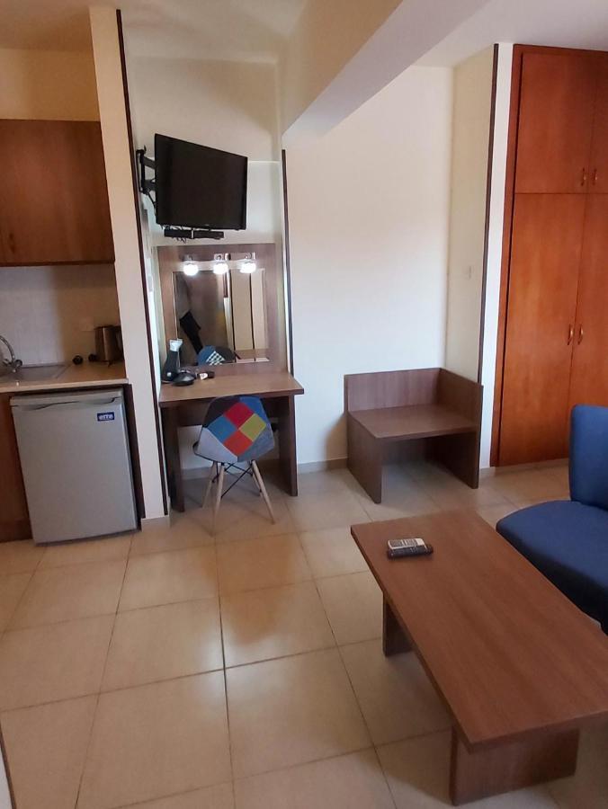 Lakis Court Apartment Ларнака Екстериор снимка