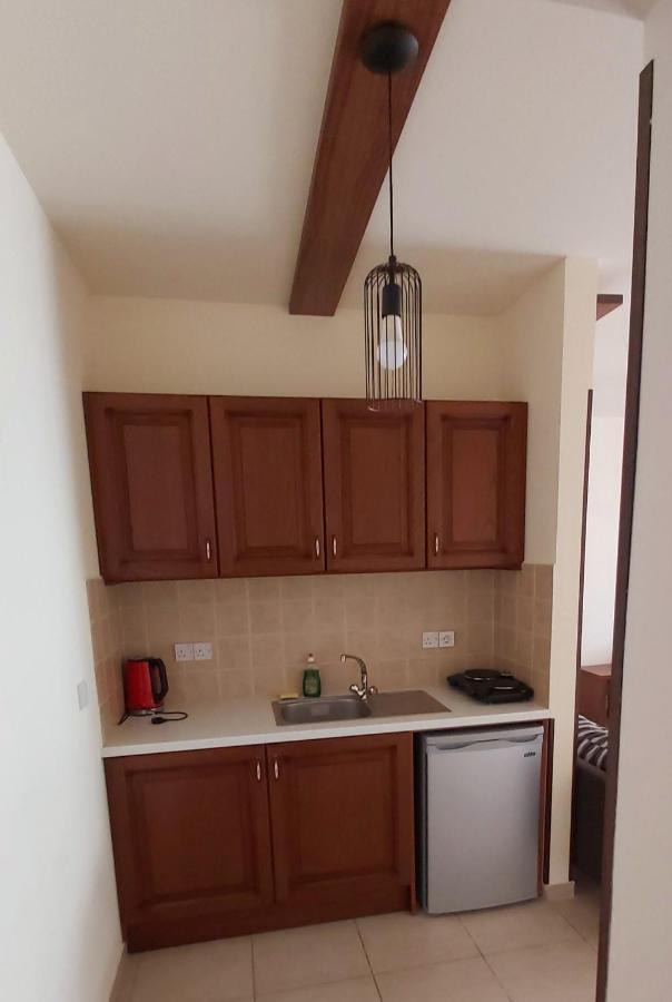 Lakis Court Apartment Ларнака Екстериор снимка